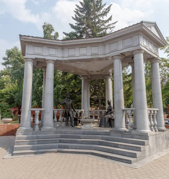 Rusia Krasnoyarsk Julio 2018 Monumento Alexander Pushkin Natalia Goncharova Instalado — Foto de Stock