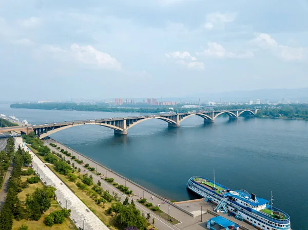 Ryssland Krasnojarsk Juli 2018 Flygfoto Över Banvallen Floden Jenisej Och — Stockfoto