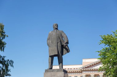 Rusya, Tyumen - 15 Temmuz 2018: Tümen merkezi kare Lenin anıt