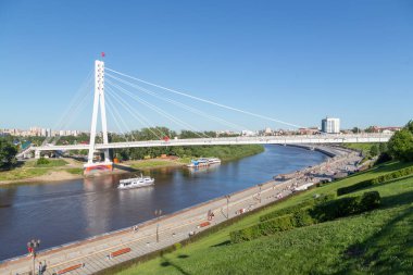 Rusya, Tyumen - 15 Temmuz 2018: Şehir, Tyumen, Aşıklar Köprüsü nehir Tura çıkabilir