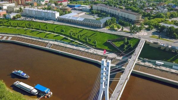 Ciudad Tyumen Embankment Del Río Tura Puente Los Amantes Rusia —  Fotos de Stock