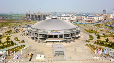 Rusya, Krasnoyarsk - 23 Temmuz 2018: Spor tesisi. Arena-Kuzey (Arena çok fonksiyonlu kompleks Sever), Dron üzerinden  