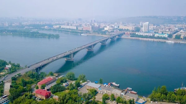 Подання Комунального Мосту Через Річку Єнісей Центр Міста Красноярська Росія — стокове фото