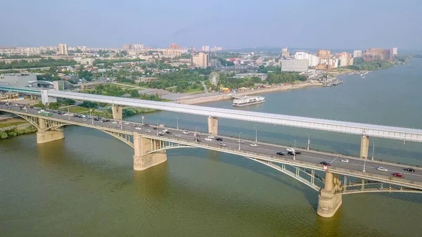 Russia, Novosibirsk - July 19, 2018: Metro Bridge and Communal Bridge. Panorama of the city of Novosibirsk. View on the river Ob. Russia, From Dron — Stock Image Russia Novosibirsk July 2018 Metro Bridge Communal Bridge Panorama City Stock Picture