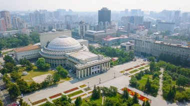 Novosibirsk Devlet Akademik Tiyatrosu, Opera ve bale. Rusya'dan Dron  