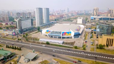 Rusya, Krasnoyarsk - 23 Temmuz 2018: Spor tesisi. Dron gelen Ice Arena kristal (Crystal Ice Arena),  