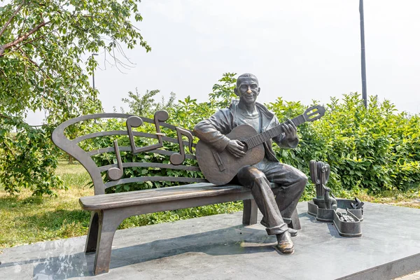 俄罗斯 克拉斯诺亚尔斯克 2018年7月23日 音乐家纪念碑斯拉瓦格鲁克 街头音乐家纪念碑 — 图库照片
