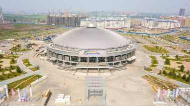 Rusya, Krasnoyarsk - 23 Temmuz 2018: Spor tesisi. Arena-Kuzey (Arena çok fonksiyonlu kompleks Sever), Dron üzerinden  