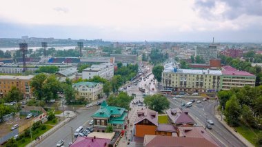 Rusya, Irkutsk - 26 Temmuz 2018: 130 çeyrek (ayrıca Irkutsk yerleşmesi), Irkutsk, Rusya, dan Dron  