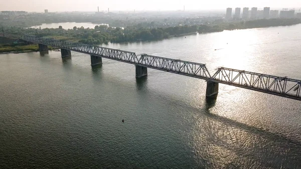 Πρώτη Σιδηροδρομική Γέφυρα Στο Νοβοσιμπίρσκ Πανόραμα Από Την Πόλη Του — Φωτογραφία Αρχείου