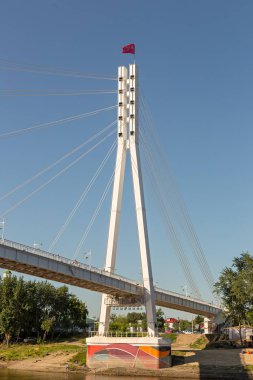 Rusya, Tyumen - 15 Temmuz 2018: Şehir, Tyumen, Aşıklar Köprüsü nehir Tura çıkabilir