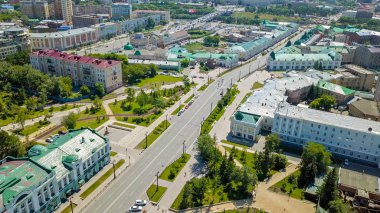 Omsk Devlet Akademik Dram Tiyatrosu. Omsk bölgesel Museum of Fine Arts M. A. Vrubel sonra adında. Rusya'dan Dron  