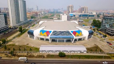 Rusya, Krasnoyarsk - 23 Temmuz 2018: Spor tesisi. Dron gelen Ice Arena kristal (Crystal Ice Arena),  