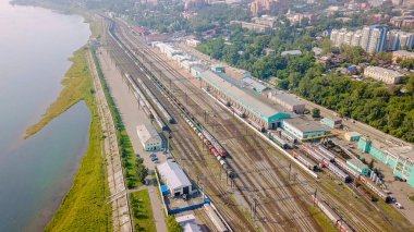 Rusya, Irkutsk - 27 Temmuz 2018: Şehir Irkutsk, Merkez Tren Garı. Irkutsk-yolcu, Dron üzerinden  