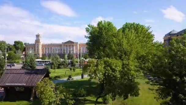 俄罗斯 伊尔库茨克 2018年7月26日 Vostsibugol 贸易和工业公司 Ikhvinsky 广场视频 超高清 — 图库视频影像