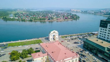 Rusya, Irkutsk - 27 Temmuz 2018: Moskova kapısı. Angara Nehri üzerinden Dron çıkabilir tarihinde dönüm noktası  