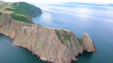 MYS Khoboy (Cape Khoboy). Rusya, Baykal Gölü, Olkhon Adası. Olkhon Adası en kuzeydeki nokta. Video. UltraHD (4k)