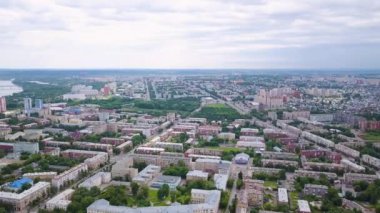 Şehrin panorama 'sı kuş bakışı. Kemerovo, Rusya. Video kaydı. UltraHD (4K)