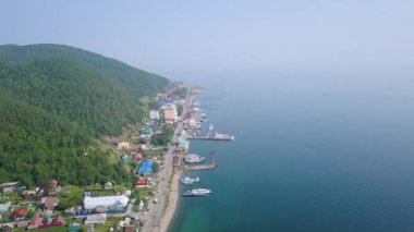Rusya, Irkutsk, Listvyanka yerleşimi. Baykal Gölü seti, liman, video.
