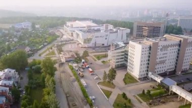 Rusya Krasnoyarsk. Sibirya Federal Üniversitesi, çok fonksiyonlu kompleks. Video. UltraHD (4k)