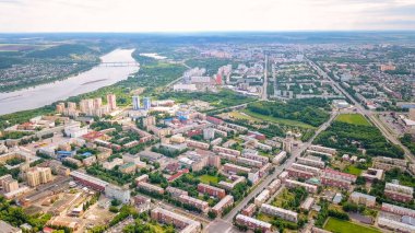 Kuşbakışı şehir panoraması. Kemerovo, Rusya, Dron  