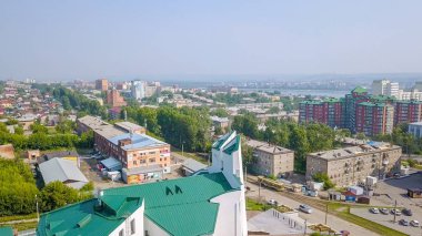 Rusya, Irkutsk - 27 Temmuz 2018: Tanrı'nın annesi tertemiz kalbinde katedral. Katolik Kilisesi, Protestan Kilisesi. Mimari tarzı - yapısalcılık, Dron üzerinden  