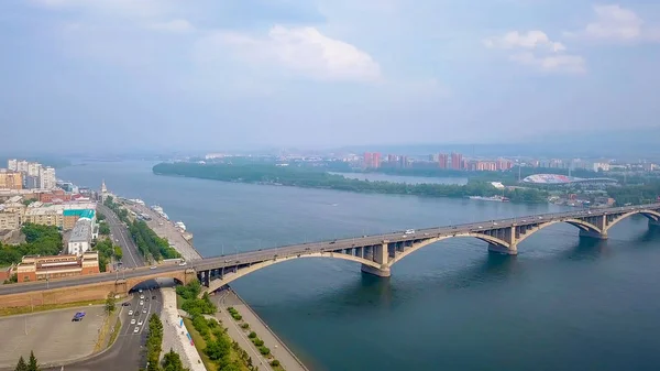 Rusya Krasnoyarsk Temmuz 2018 Tiyatro Meydanı Ortak Köprü Şehir Yönetim — Stok fotoğraf