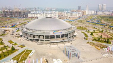 Rusya, Krasnoyarsk - 23 Temmuz 2018: Spor tesisi. Arena-Kuzey (Arena çok fonksiyonlu kompleks Sever), Dron üzerinden  
