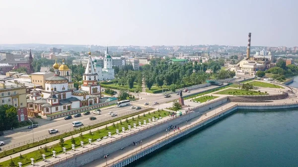 Rusya, Irkutsk. Epiphany Katedrali. Angara Nehri, Irkutsk kurucuları için anıt çıkabilir. Rusça - Irkutsk, Dron gelen metinler  