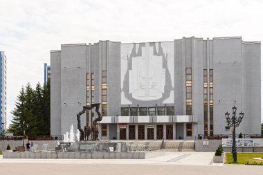 Rusya, Kemerovo - 21 Temmuz 2018: Madenci geleneklerin gücünü heykel. Kemerovo devlet bölgesel Filarmoni, B. T. Shtokolov sonra adlı İsveç