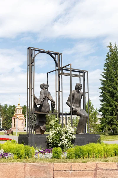 Russia Kemerovo Luglio 2018 Due Nello Spazio Monumento Scultura — Foto Stock