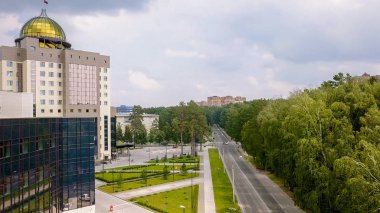 Yeni ana bina Novosibirsk State University. Novosibirsk, Rusya Federasyonu. Akademgorodok, Dron üzerinden  