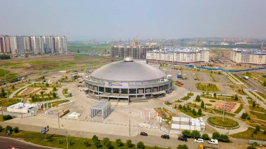 Rusya, Krasnoyarsk - 23 Temmuz 2018: Spor tesisi. Arena-Kuzey (Arena çok fonksiyonlu kompleks Sever), Dron üzerinden  