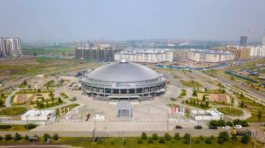 Rusya, Krasnoyarsk - 23 Temmuz 2018: Spor tesisi. Arena-Kuzey (Arena çok fonksiyonlu kompleks Sever), Dron üzerinden  