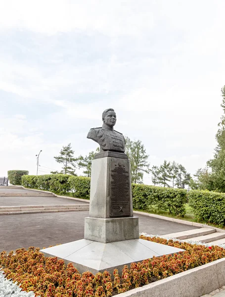 ロシア イルクーツク国際空港 2018 陸軍元帥の Beloborodov ソビエト連邦の英雄 回記念碑 — ストック写真