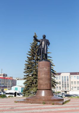 Rusya, Omsk - 17 Temmuz 2018: Lenin anıt kare İstasyonu monte.