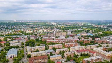 Kuşbakışı şehir panoraması. Kemerovo, Rusya, Dron  