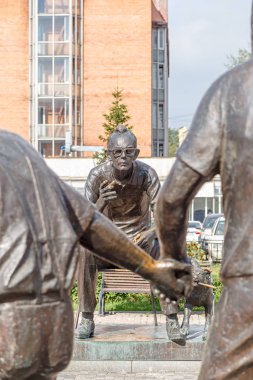 Rusya, Irkutsk - 25 Temmuz 2018: Leonid Gayday anıt. Olay yerinden Kafkas esiri