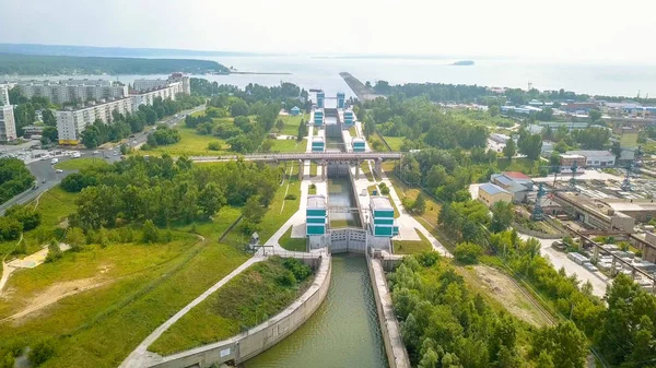 Wysyłka Bramą Elektrowni Nowosybirsk Elektrownia Rzece Dron — Zdjęcie stockowe