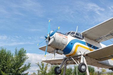 Rusya, Ulan-Ude-03 Ağustos 2018: 2 bir uçak Ulan-Ude Havaalanı (baykal eski Binası yakınındaki)