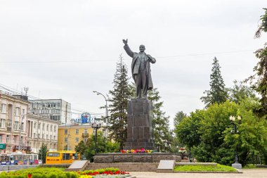 Rusya, Irkutsk - 25 Temmuz 2018: Anıt V.İ Lenin. Karl Marx ve Lenin kesiştiği yüklü