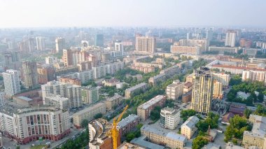 Novosibirsk şehir panoraması. Köprüleri ve nehrin OB Rusya, Dron üzerinden görünümü  