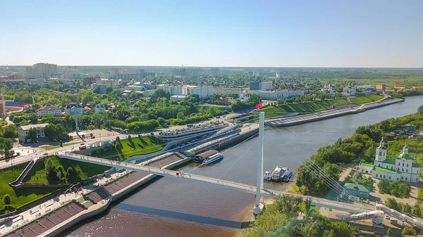 Ciudad Tyumen Embankment Del Río Tura Puente Los Amantes Rusia —  Fotos de Stock