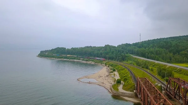 Trans Siberian Railway Στην Ακτή Της Λίμνης Baikal Κυκλοφορία Των — Φωτογραφία Αρχείου