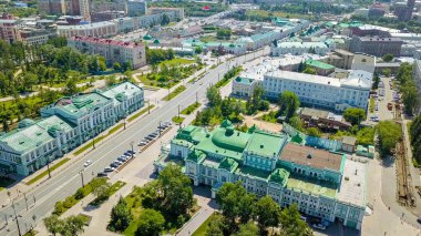 Omsk Devlet Akademik Dram Tiyatrosu. Omsk bölgesel Museum of Fine Arts M. A. Vrubel sonra adında. Rusya'dan Dron  