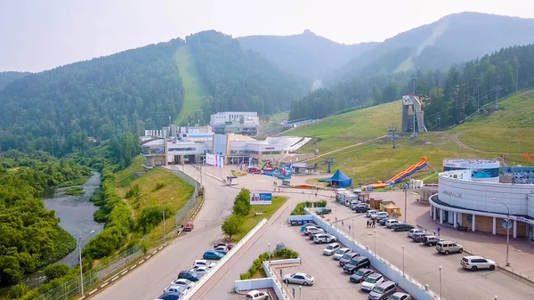 Rusya, Krasnoyarsk - 23 Temmuz 2018: Funpark Bobrovy oturumu tüm sezon spor ve Entretainment Park, Dron  