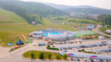 Rusya, Krasnoyarsk - 23 Temmuz 2018: Funpark Bobrovy oturumu tüm sezon spor ve Entretainment Park, Dron  