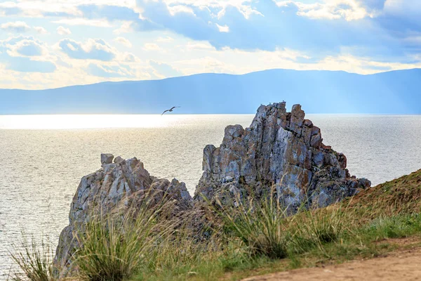 Russia Lago Baikal Isola Olkhon Shaman Rock Baia Piccolo Mare — Foto Stock