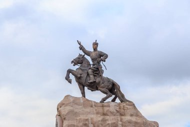 Moğolistan, Ulaanbaatar - 08 Ağustos 2018: Anıt, Sukhbaatar. Anıt 8 Temmuz 1946 halk devrimi 25 yıldönümü vesilesiyle tarihinde açıldı.
