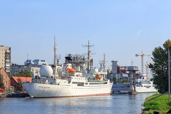 俄罗斯 加里宁格勒 2018年9月20日 科学研究船科斯莫纳夫特维克托帕察耶夫 在码头上展出的世界海洋博物馆的船只展品 普雷戈利亚河 — 图库照片